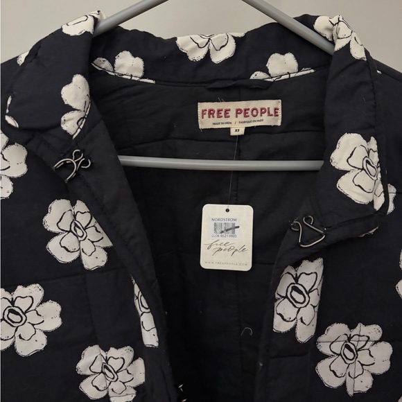 Free People Chloe Print Quilted Jacket XS NWT Floral Black - Picture 3 of 9